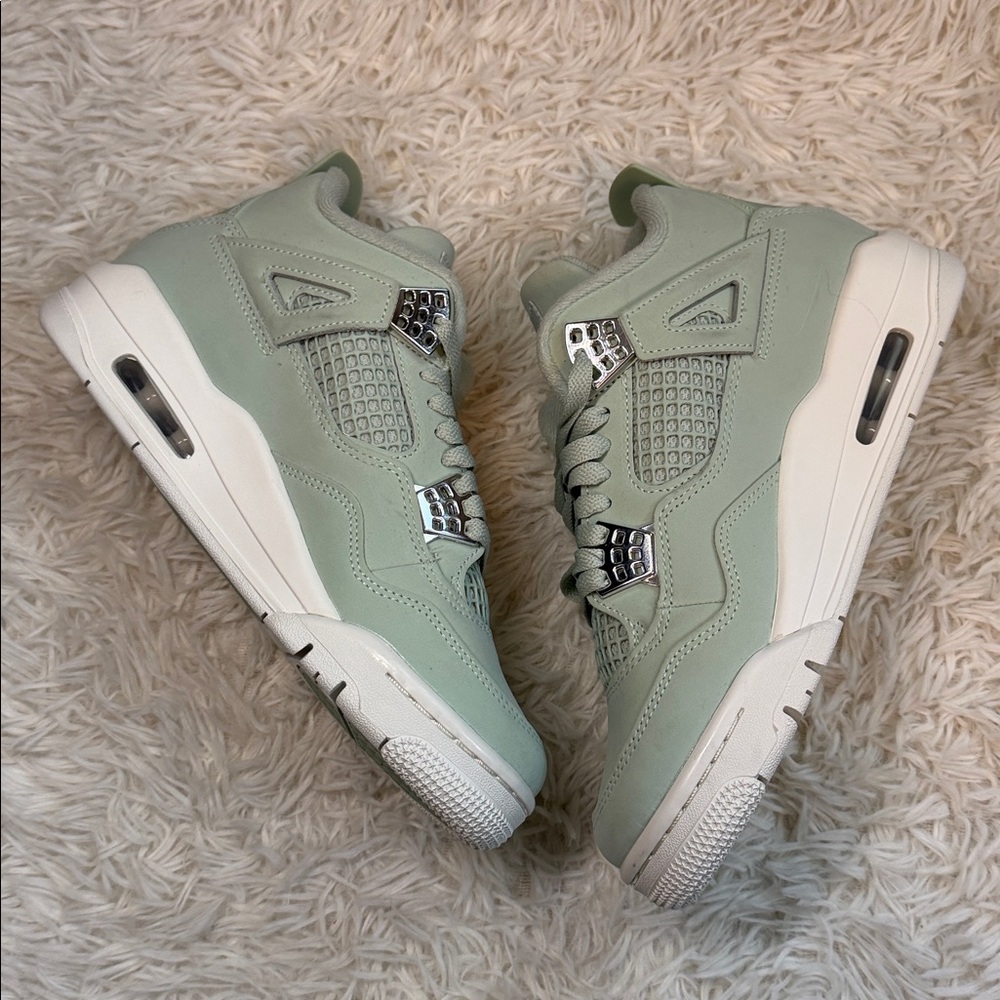 Air Jordan 4 Seafoam Women’s Size 7 Sneakers Light Green Clean Condition - Picture 7 of 9